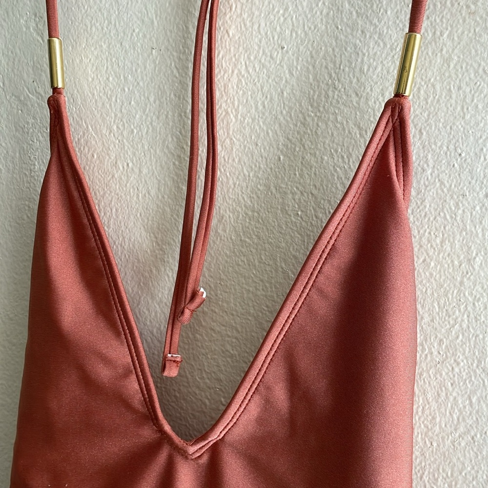 One piece - Picture 2 of 5